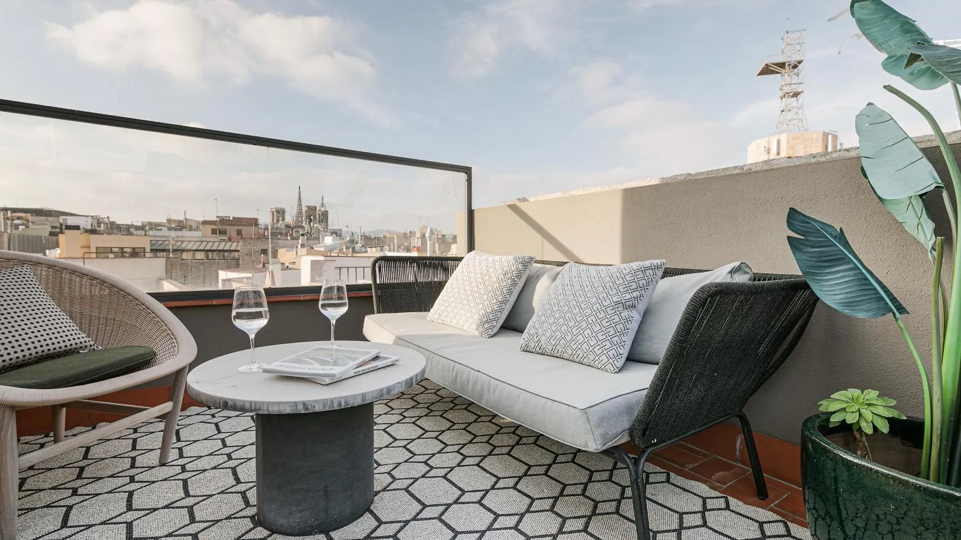 Caterina Correos Apartment Barcelona