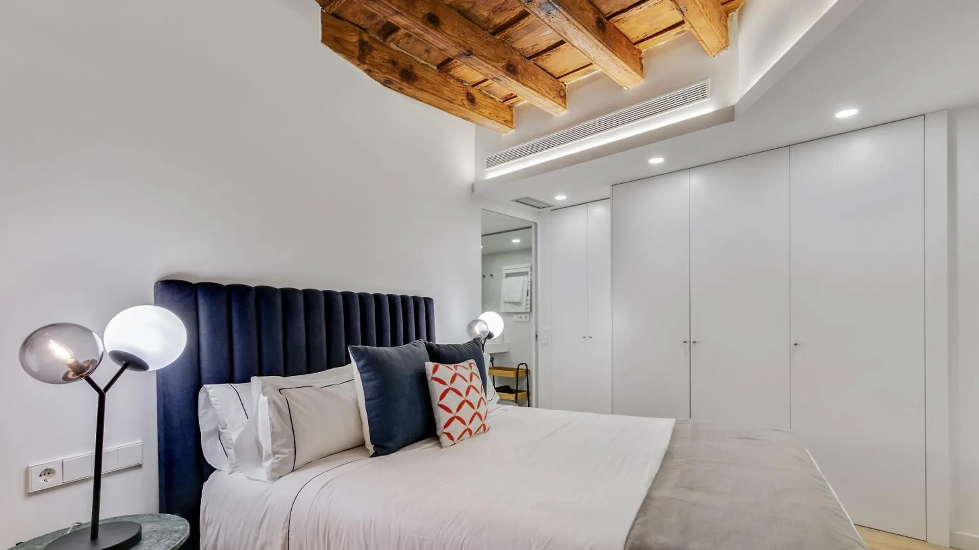 Caterina Correos Apartment Barcelona