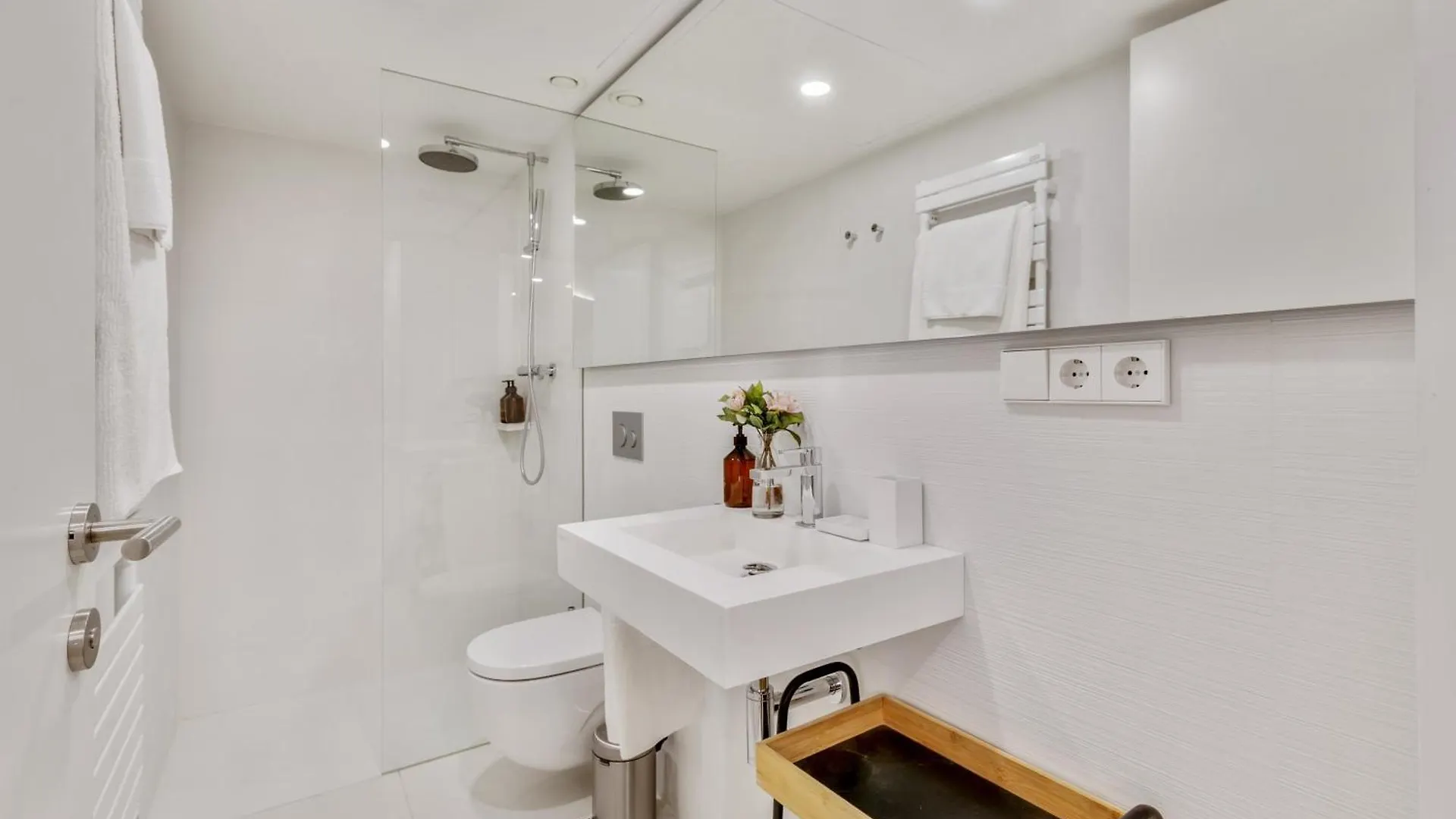 Caterina Correos Apartment Barcelona