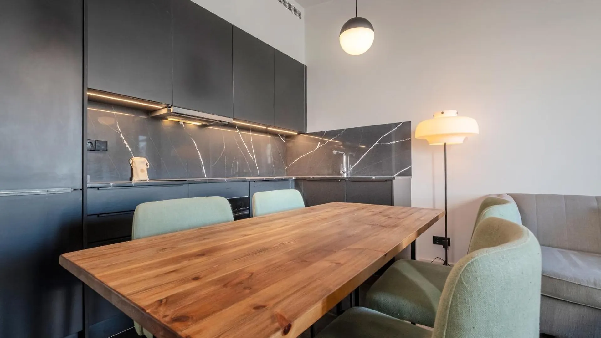 Caterina Correos Apartment Barcelona
