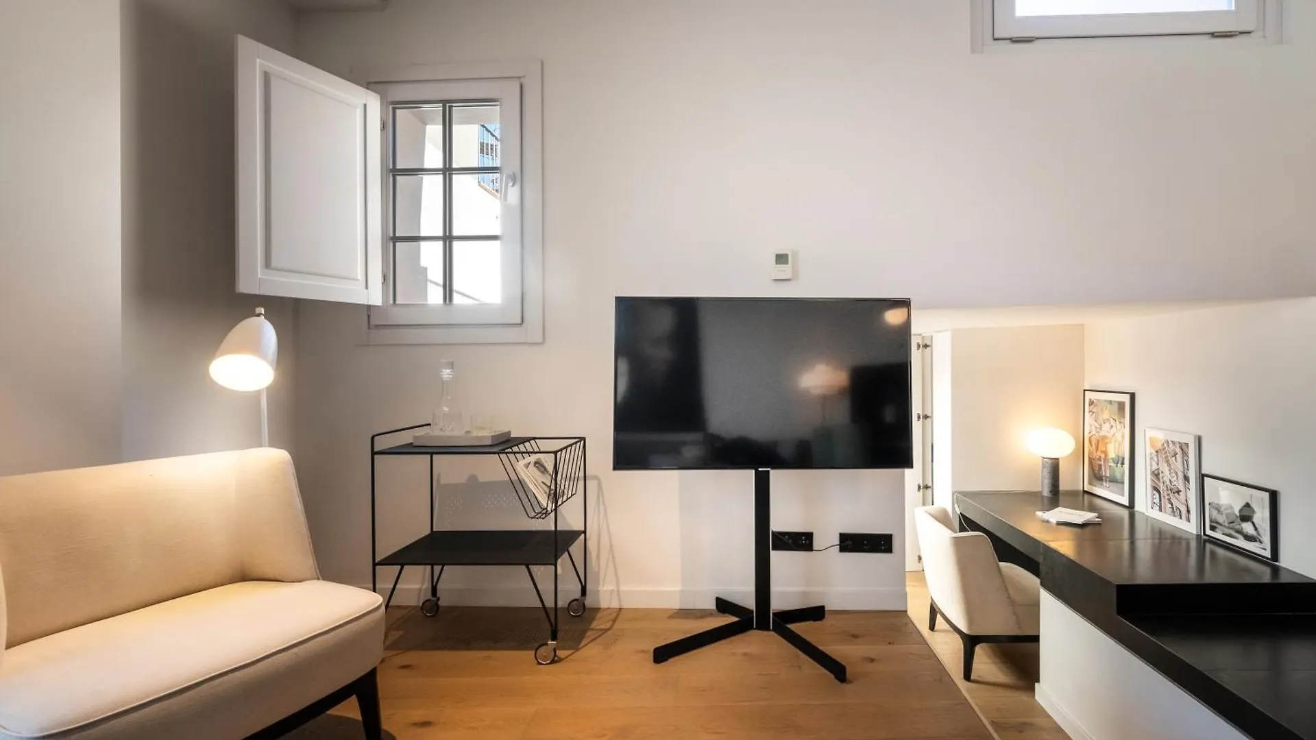 Caterina Correos Apartment Barcelona